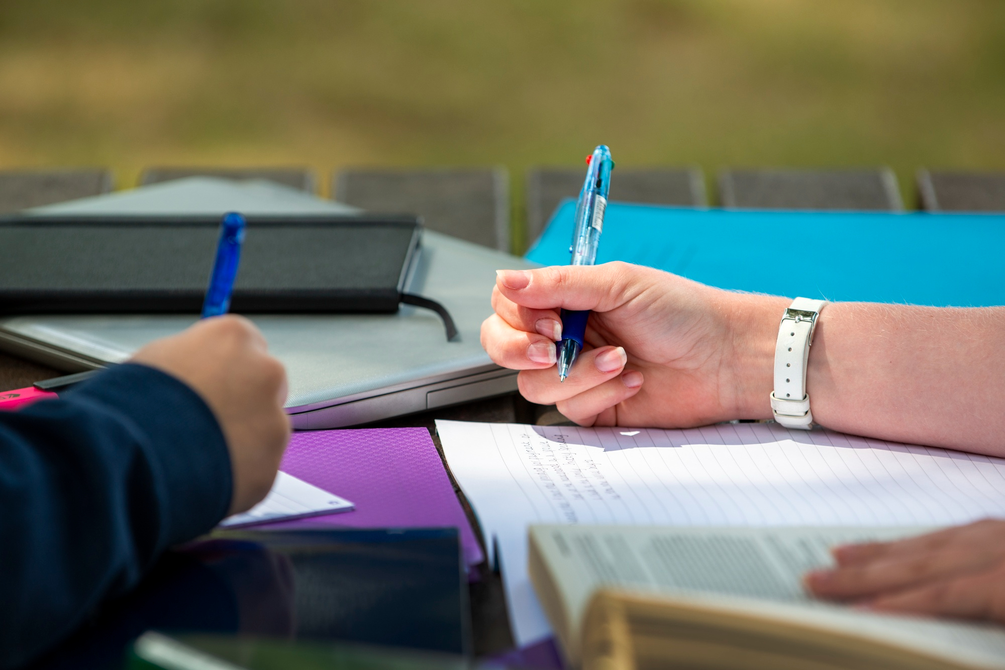 Interfaz de la aplicación móvil para opositores de ACADEMIA COPS. Realiza test psicotécnicos y supuestos prácticos desde tu móvil.